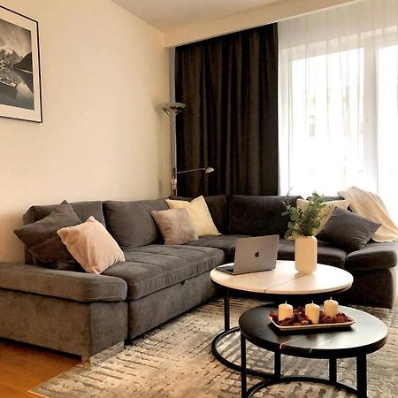 Apartaments Airport Okecie Premium Варшава Екстериор снимка
