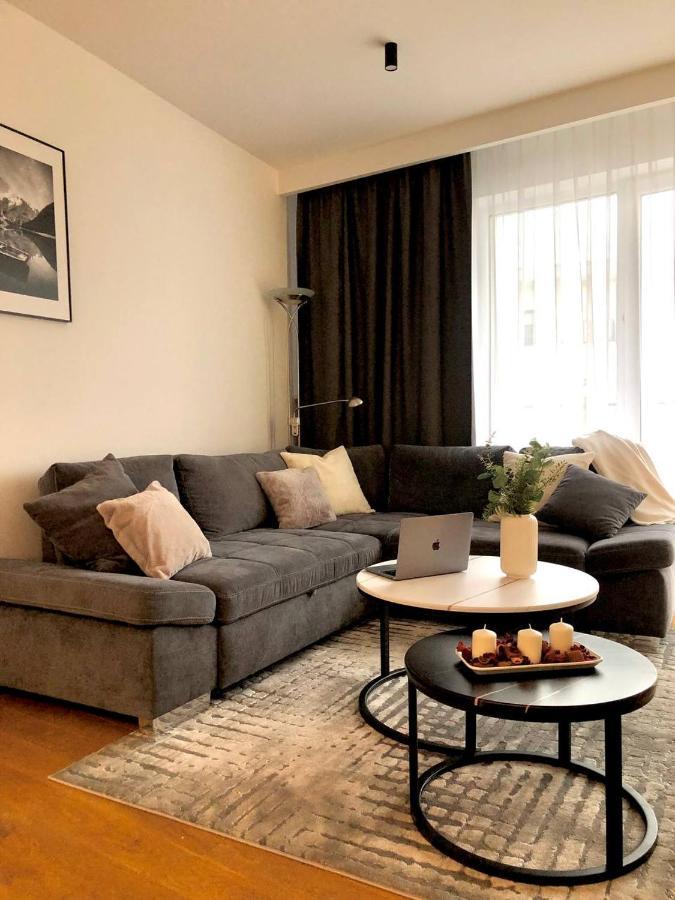 Apartaments Airport Okecie Premium Варшава Екстериор снимка