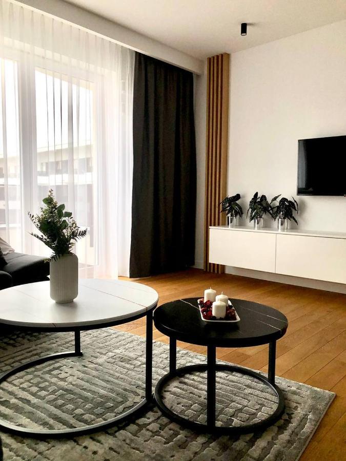 Apartaments Airport Okecie Premium Варшава Екстериор снимка