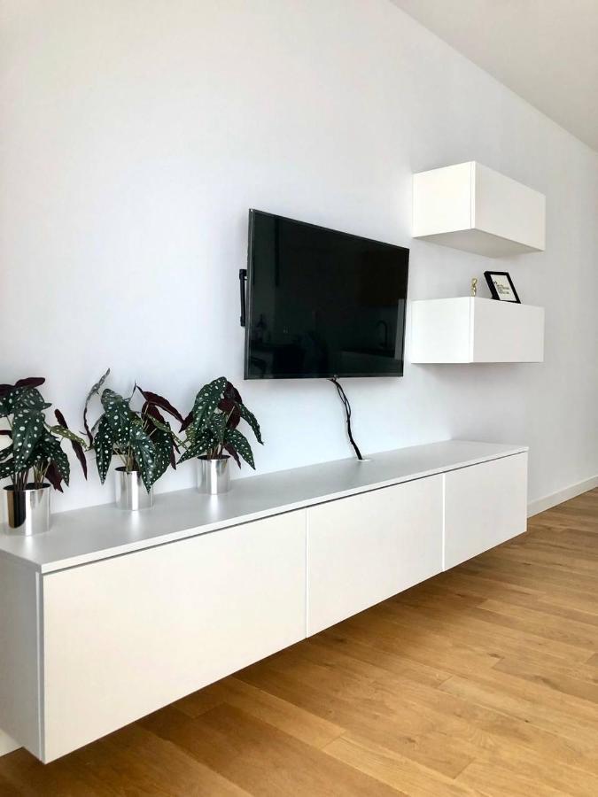 Apartaments Airport Okecie Premium Варшава Екстериор снимка