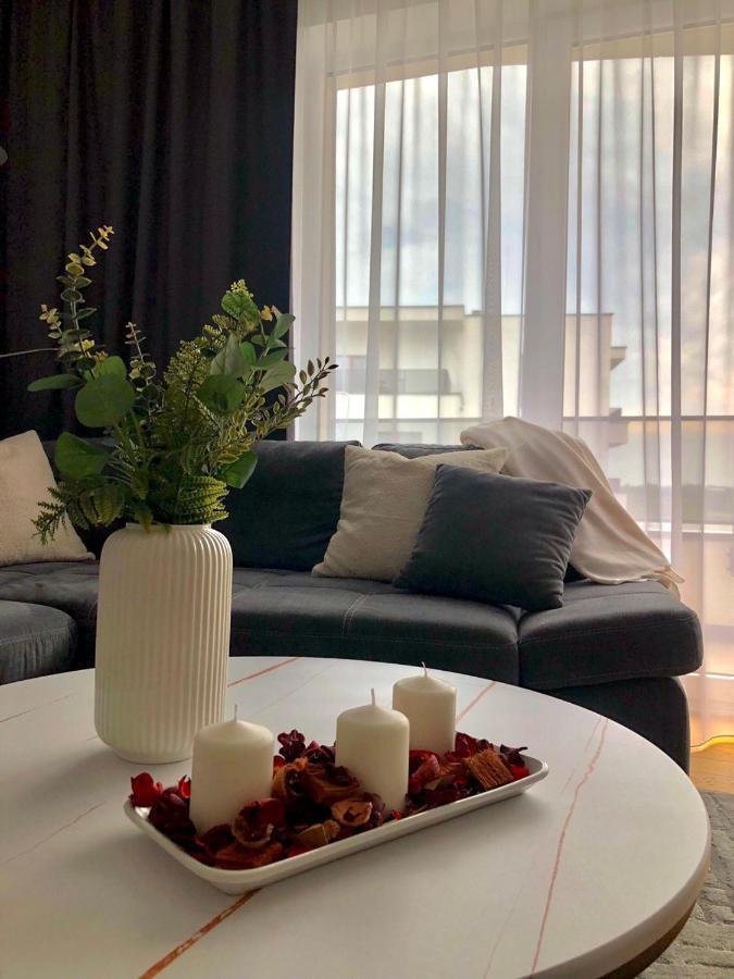 Apartaments Airport Okecie Premium Варшава Екстериор снимка