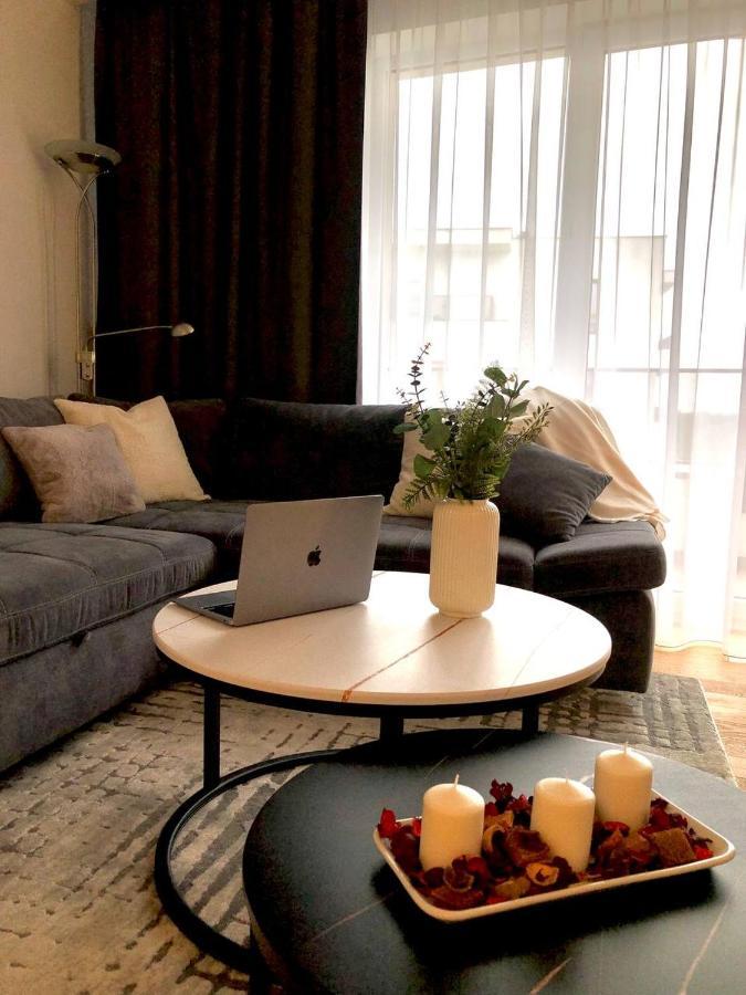 Apartaments Airport Okecie Premium Варшава Екстериор снимка