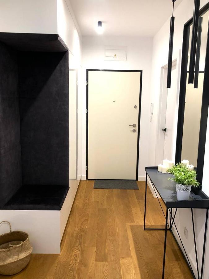 Apartaments Airport Okecie Premium Варшава Екстериор снимка