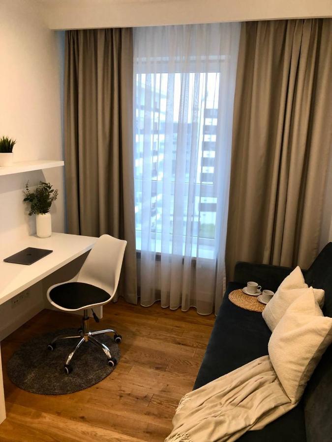 Apartaments Airport Okecie Premium Варшава Екстериор снимка